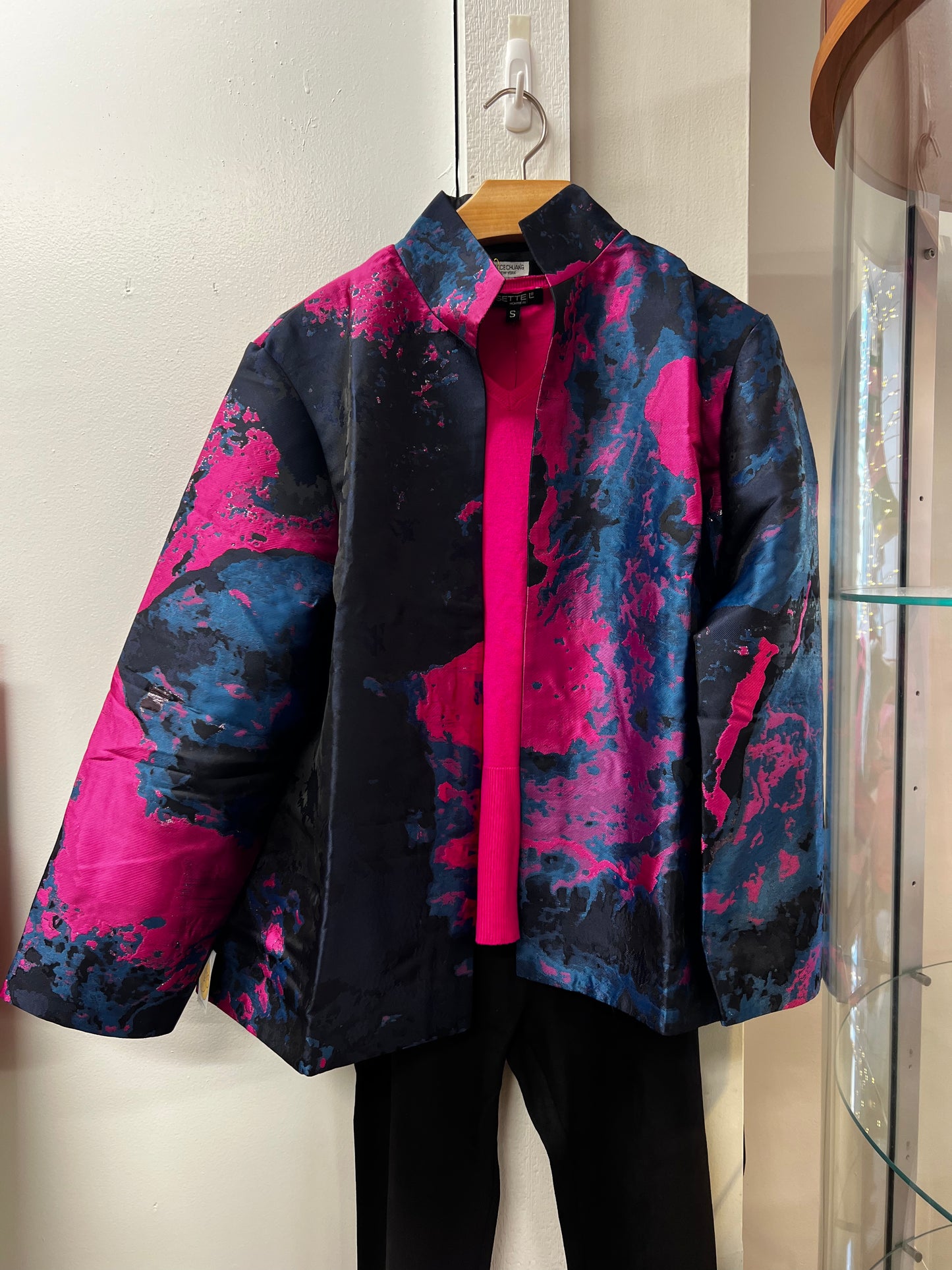 Grace Chuang Short Open Abstract Print Puckered JKT - Navy/Fuchsia available at The Good Life Boutique