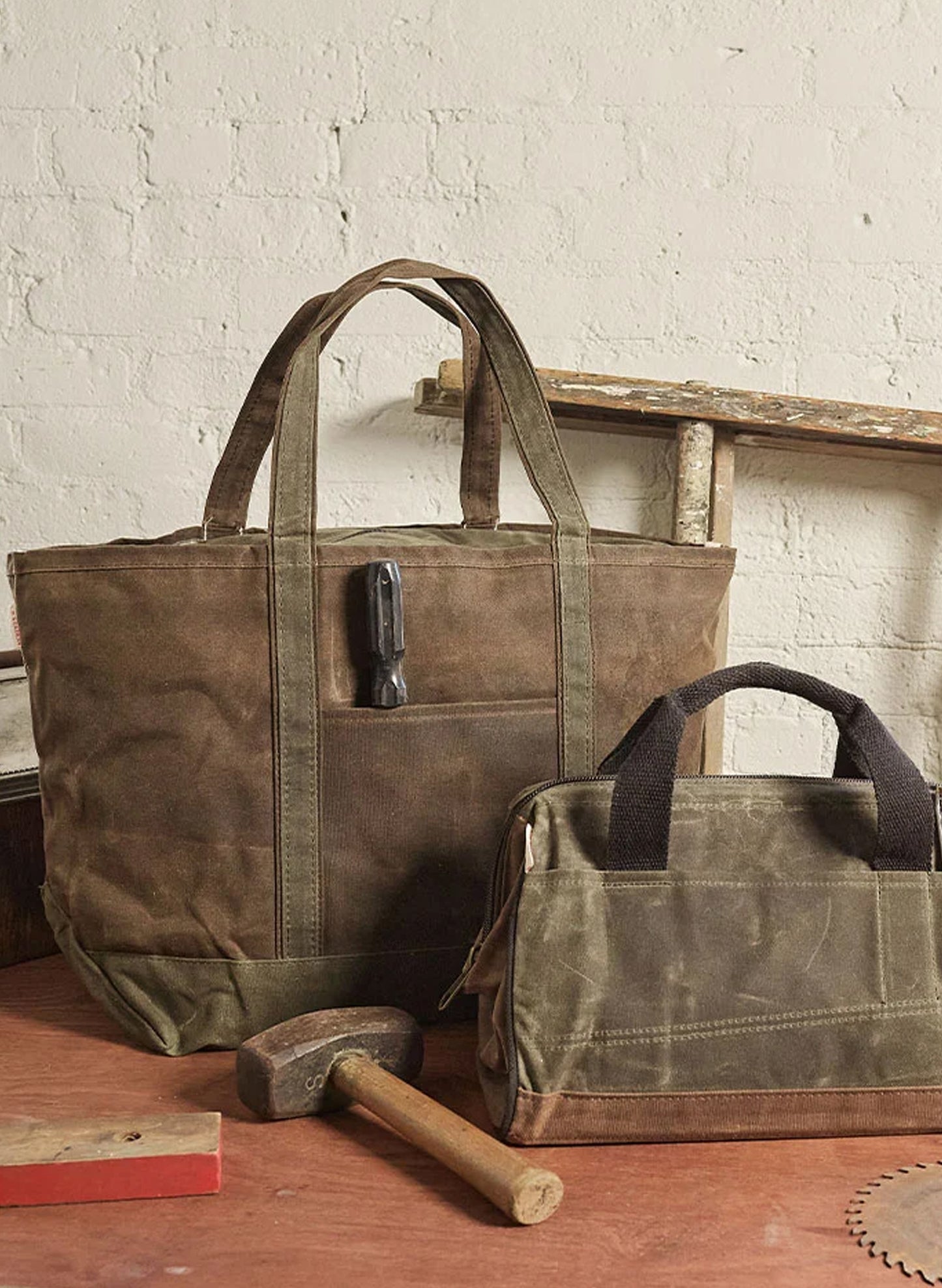 Waxed Large Classic Tote - Olive
