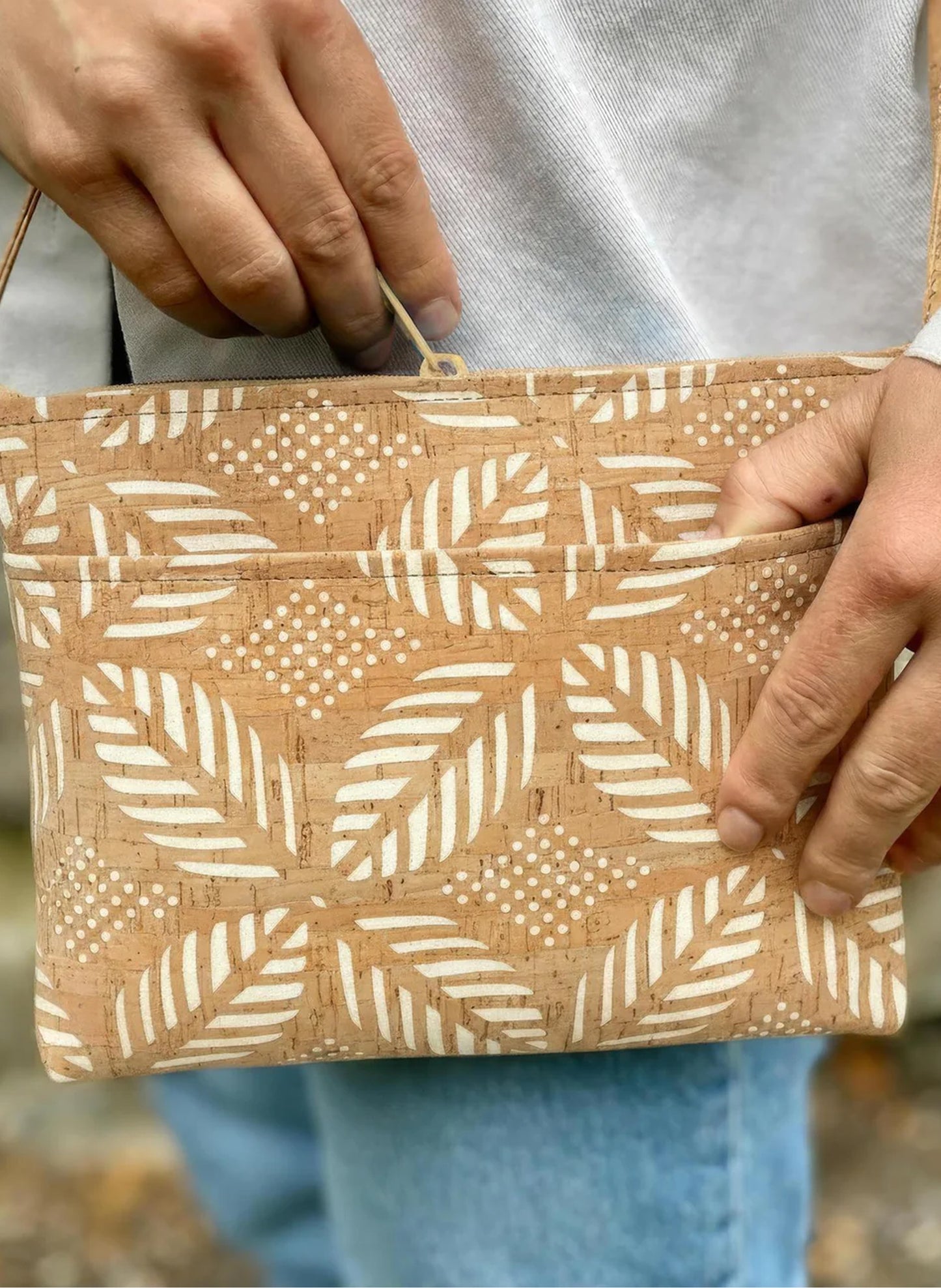 Medium Cork Zip Top Cross Body Bag - Cream Palm